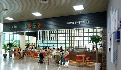 1층 다목적 문화공간(북라운지+휴게카페)