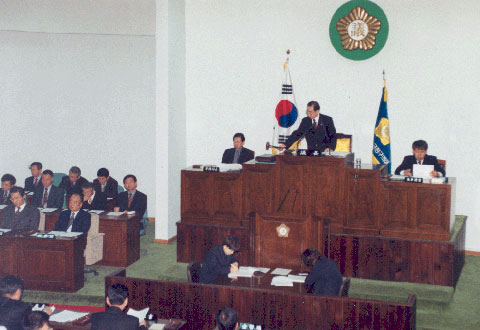 부의장 본회의 진행(2002.11.30.11:00 ▷ 제116회 제2차 정례회 제2차 본회의)