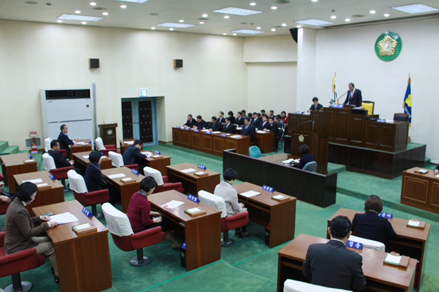 □ 제233회 임시회 본회의