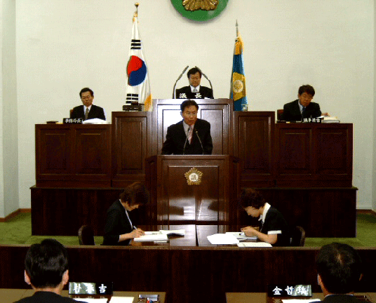 기획총무위원장 당선 인사 ▷ 제122회 임시회 제1차본회의(2003. 6.11)