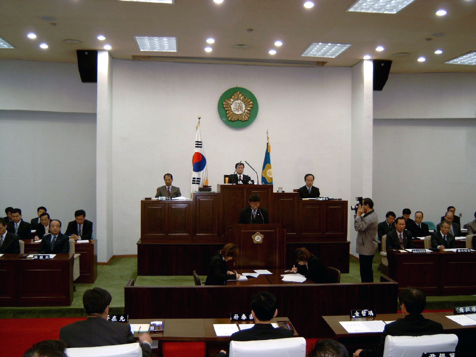 구정질문을 위한 관계공무원 출석요구 발의 ▷ 엄상호의원외 1명(2003.11.25)