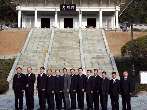 충열사 참배