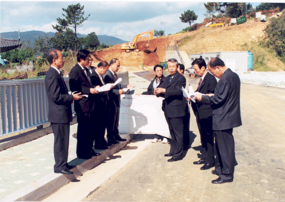 제115회 임시회 현장활동(부곡시영APT~부곡3동간 도로개설 공사장 방문 ▷ 2002.10.26.11:00))