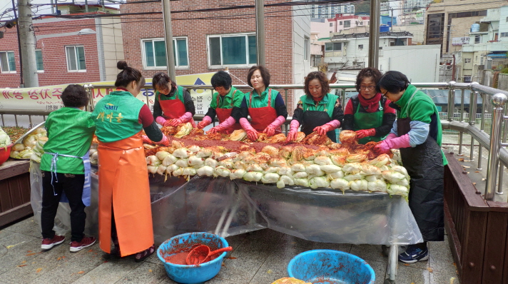 서2동 새마을부녀회 사랑의 김장나누기 행사 1