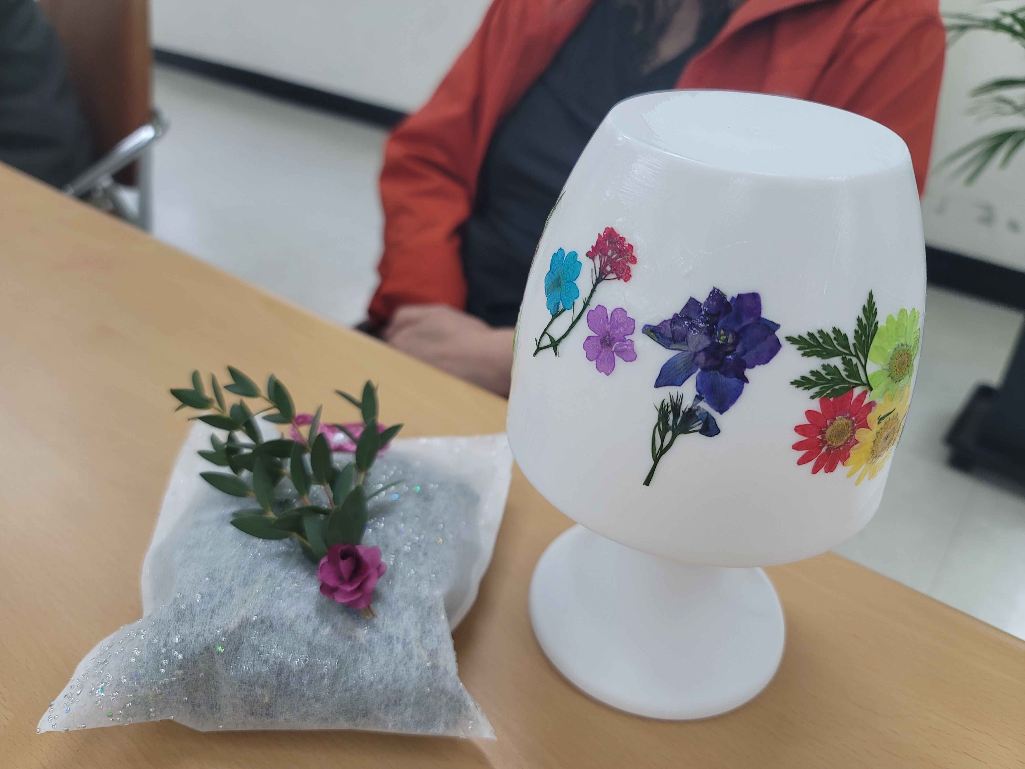 장전2동 어르신, 압화무드등 만들며 웃음꽃 활짝 : ) 0